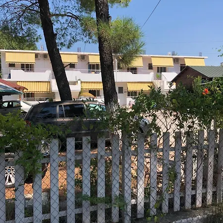 Beachside Smajlaj Velipojë