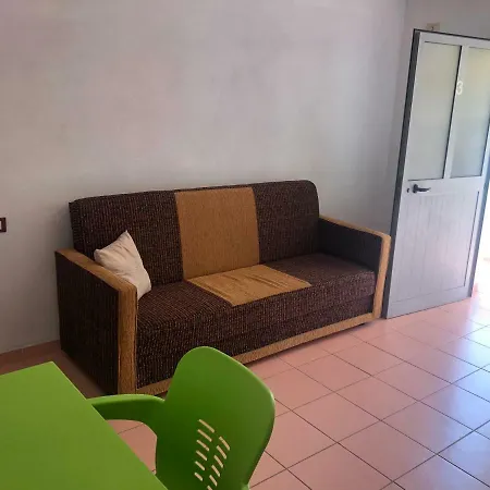 Beachside Smajlaj شقة *