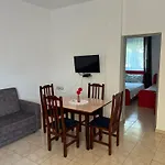 Beachside Smajlaj Appartement Velipojë