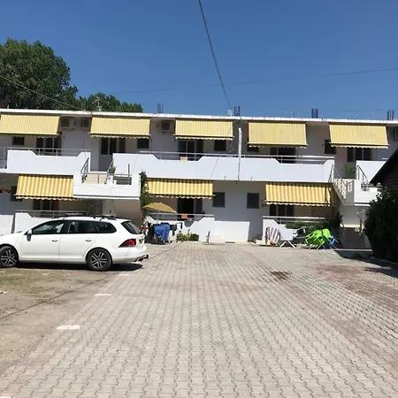 Beachside Smajlaj * Velipojë