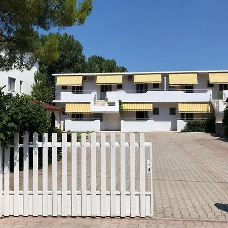 Beachside Smajlaj Apartament *