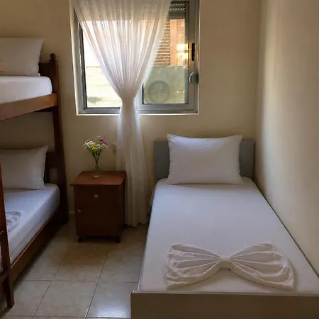 Beachside Smajlaj Velipojë