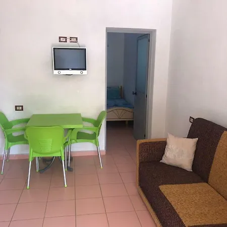 Beachside Smajlaj Velipojë