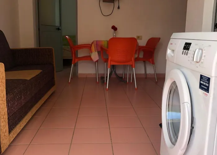 Beachside Smajlaj 公寓 *