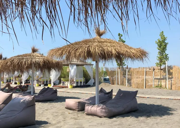 Beachside Smajlaj 公寓