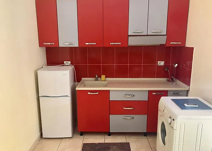 Beachside Smajlaj 公寓 *