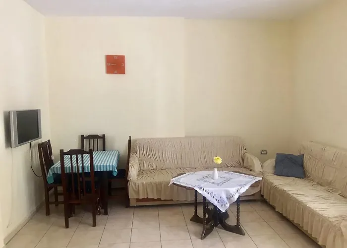 Beachside Smajlaj 公寓 *