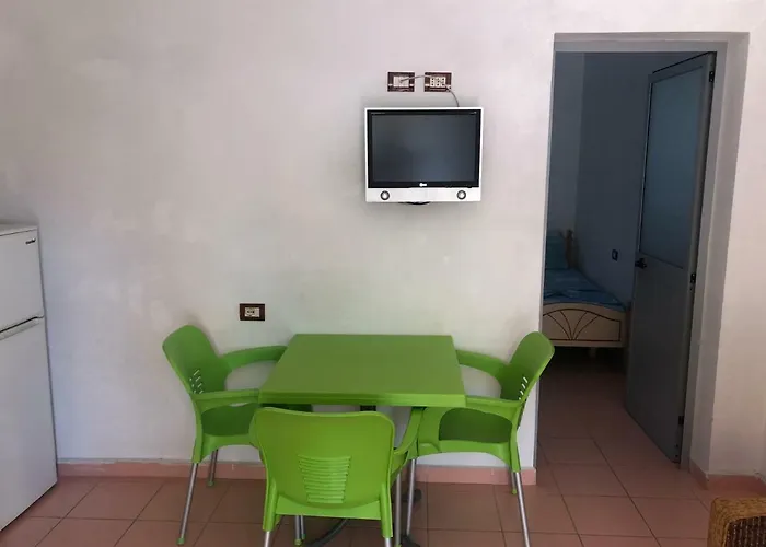 Beachside Smajlaj 公寓 *