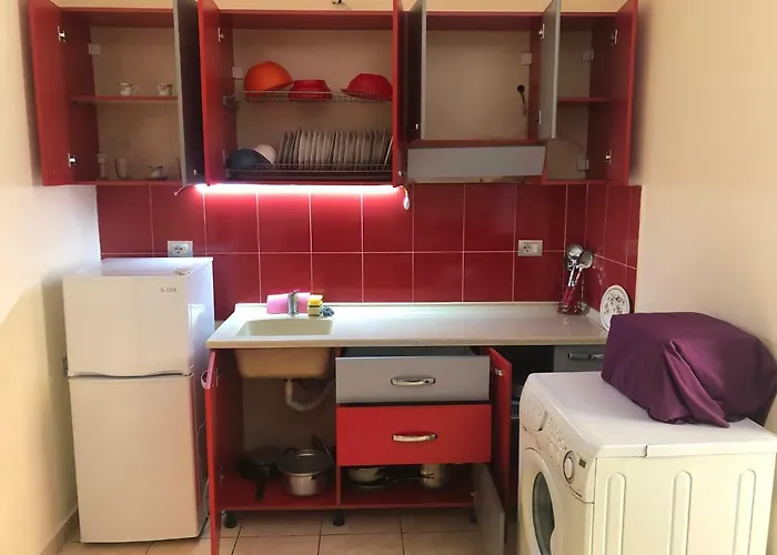 Beachside Smajlaj 公寓 *