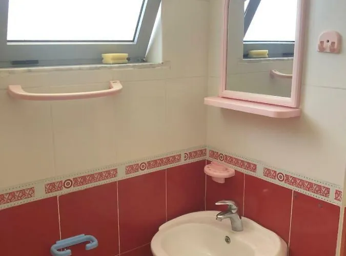 Beachside Smajlaj 公寓 *